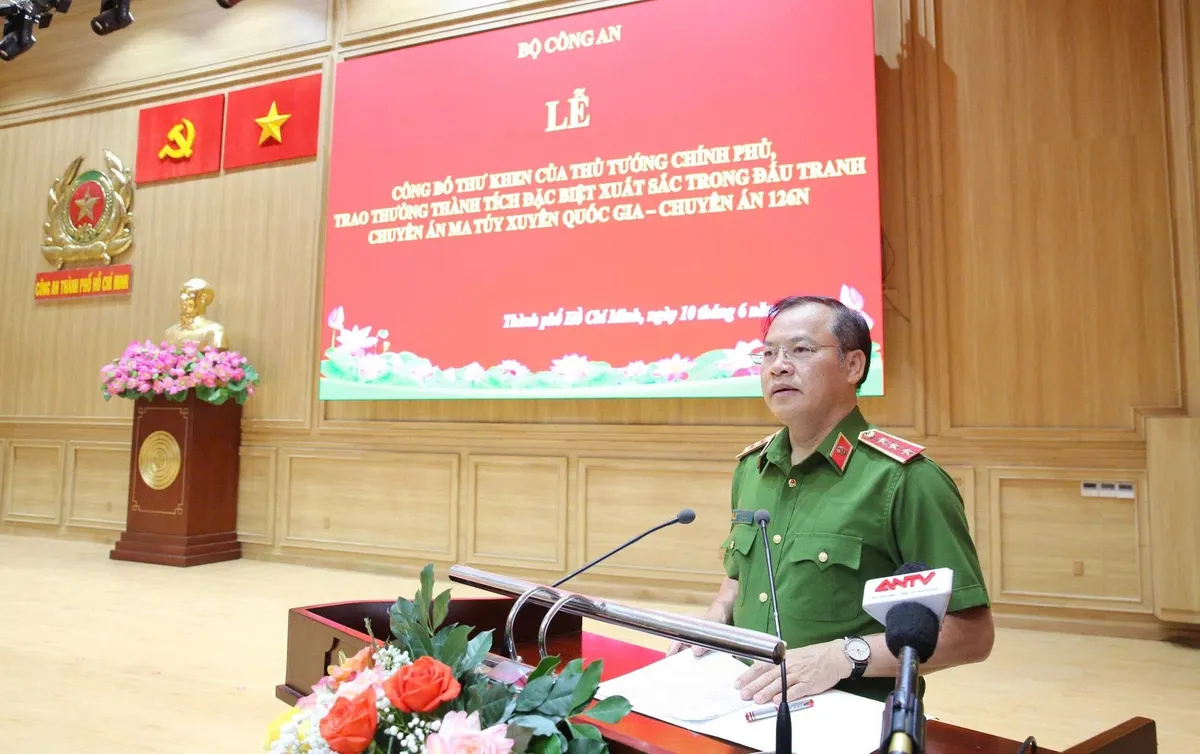 Khen thưởng lực lượng triệt phá đường dây ma túy xuyên quốc gia, bắt 403 người- Ảnh 1. Khen thưởng lực lượng triệt phá đường dây ma túy xuyên quốc gia, bắt 403 người- Ảnh 1.