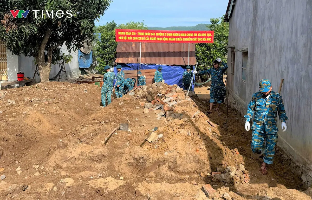 Trường Sĩ quan Không quân xây nhà nghĩa tình tặng gia đình chính sách - Ảnh 4.