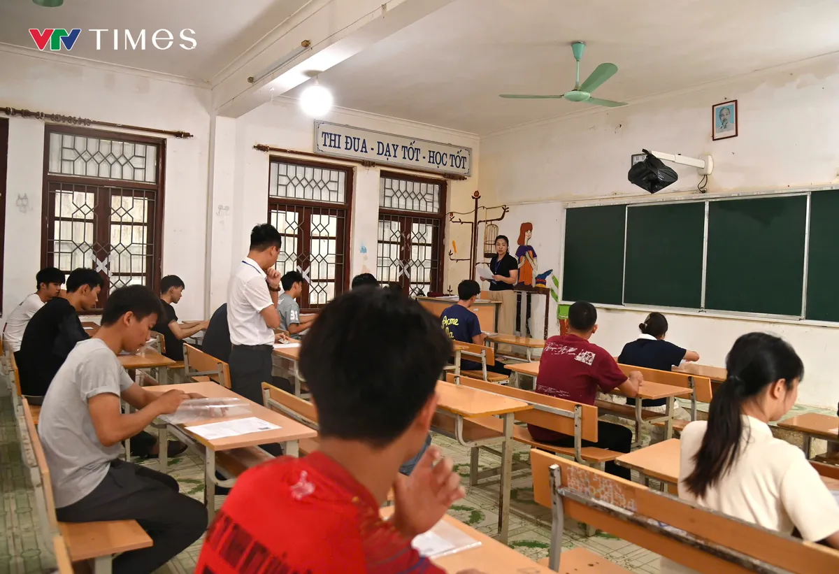 Lai Châu: Người lính quân hàm xanh và hành trình tiếp sức sĩ tử vùng biên - Ảnh 1.