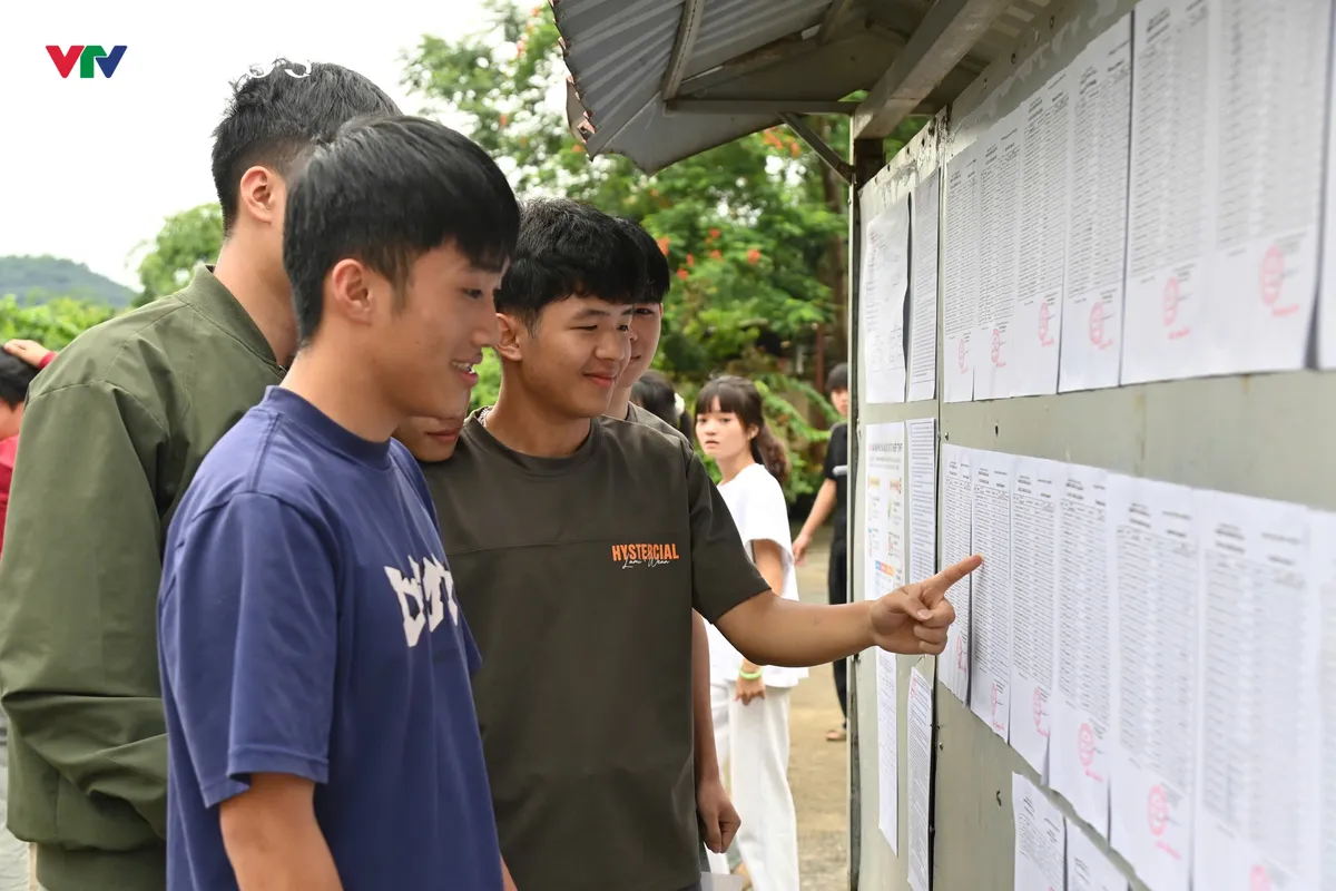 Lai Châu: Người lính quân hàm xanh và hành trình tiếp sức sĩ tử vùng biên - Ảnh 6.
