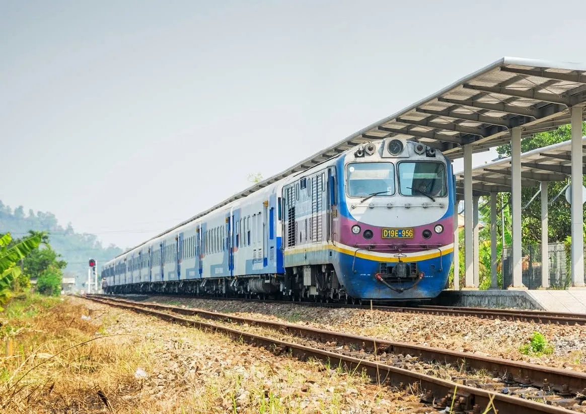H&agrave;ng loạt tuyến t&agrave;u v&agrave; chặng bay giảm gi&aacute; v&eacute; k&iacute;ch cầu du lịch h&egrave; - Ảnh 2.