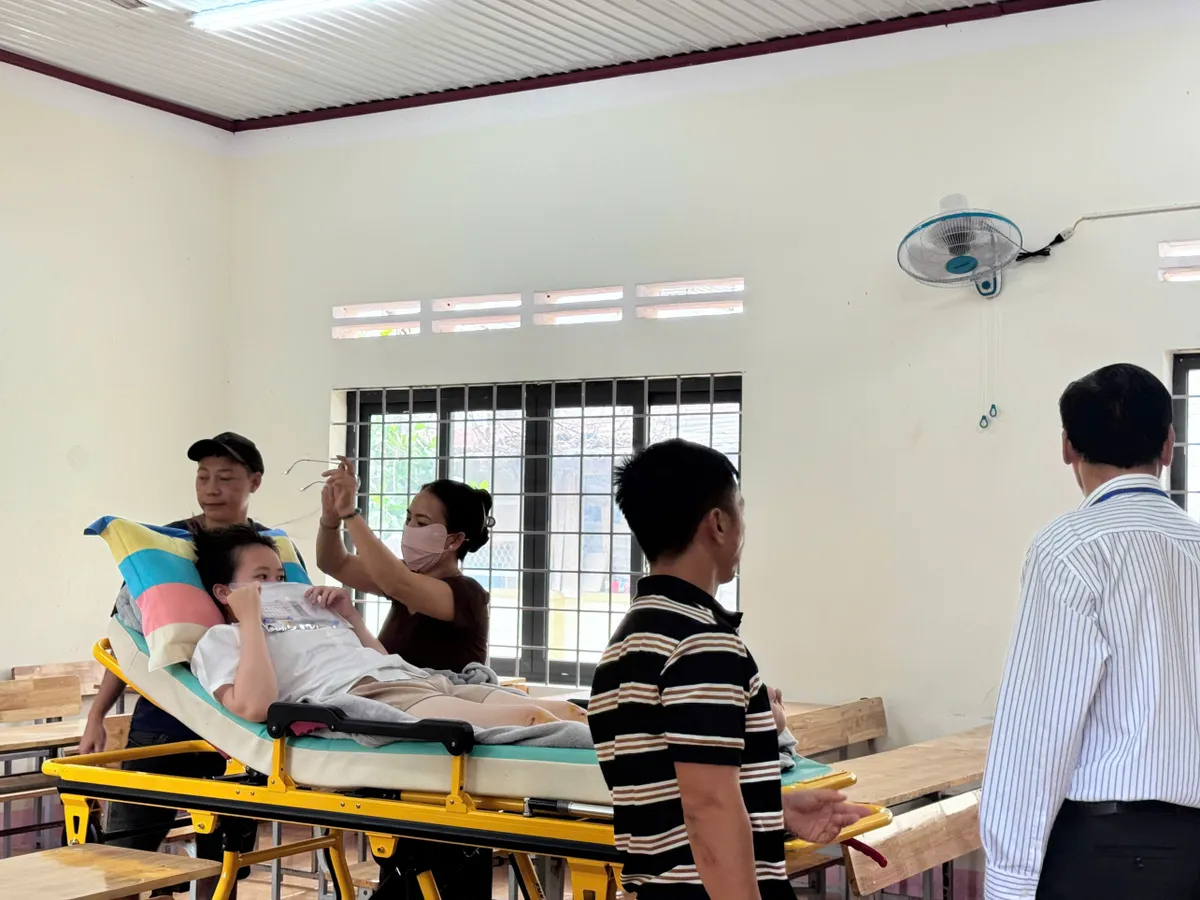 Nữ sinh mổ ruột thừa 1 ngày vẫn quyết tâm dự thi tốt nghiệp THPT 2026 - Ảnh 3.