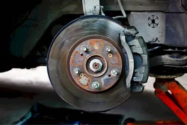 Đĩa phanh ô tô bị rỉ sét: Hiểu đúng để tránh hoang mang và tốn tiền oan- Ảnh 1. Đĩa phanh ô tô bị rỉ sét: Hiểu đúng để tránh hoang mang và tốn tiền oan- Ảnh 1.