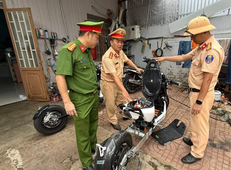 Mua xe đạp điện cũ 500.000 đồng, thiếu niên 15 tuổi độ chế lại chạy 100km/h - Ảnh 1.