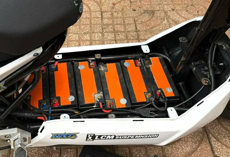 Mua xe đạp điện cũ 500.000 đồng, thiếu niên 15 tuổi độ chế lại chạy 100km/h - Ảnh 3.
