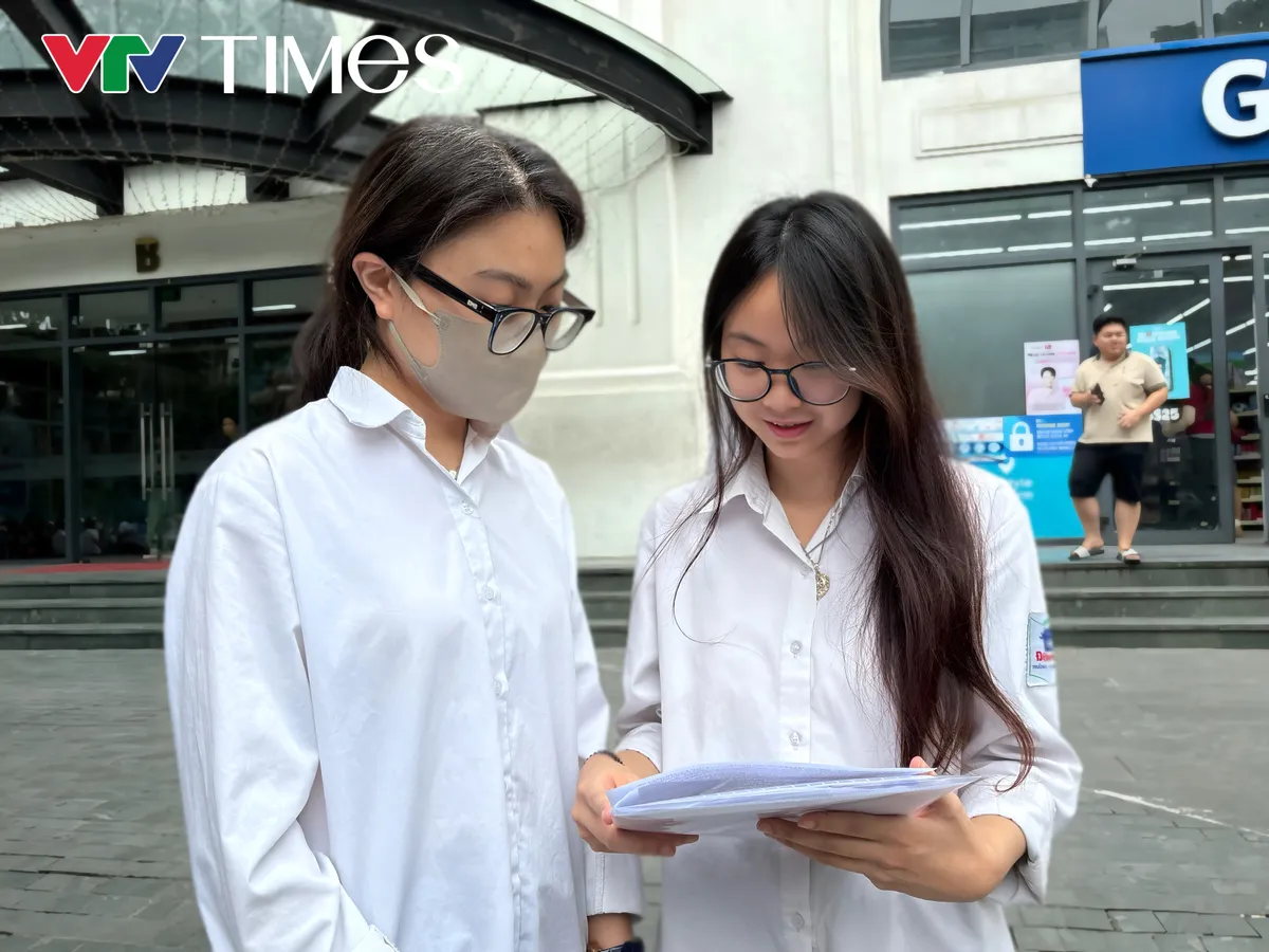 Đề Ngữ văn thi tốt nghiệp THPT 2026 gây bất ngờ thú vị, thí sinh mừng vui lẫn lộn - Ảnh 4.