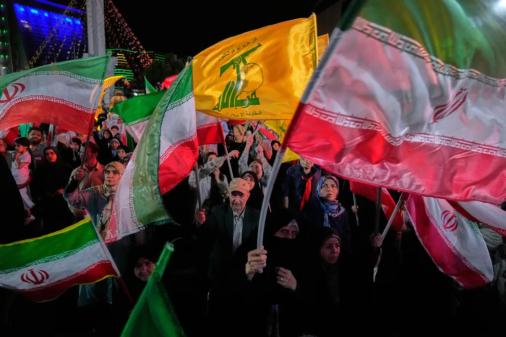 IRGC tấn c&ocirc;ng trả đũa v&agrave;o c&aacute;c chiến đấu cơ v&agrave; hạ tầng qu&acirc;n sự quan trọng của Mỹ  - Ảnh 1.