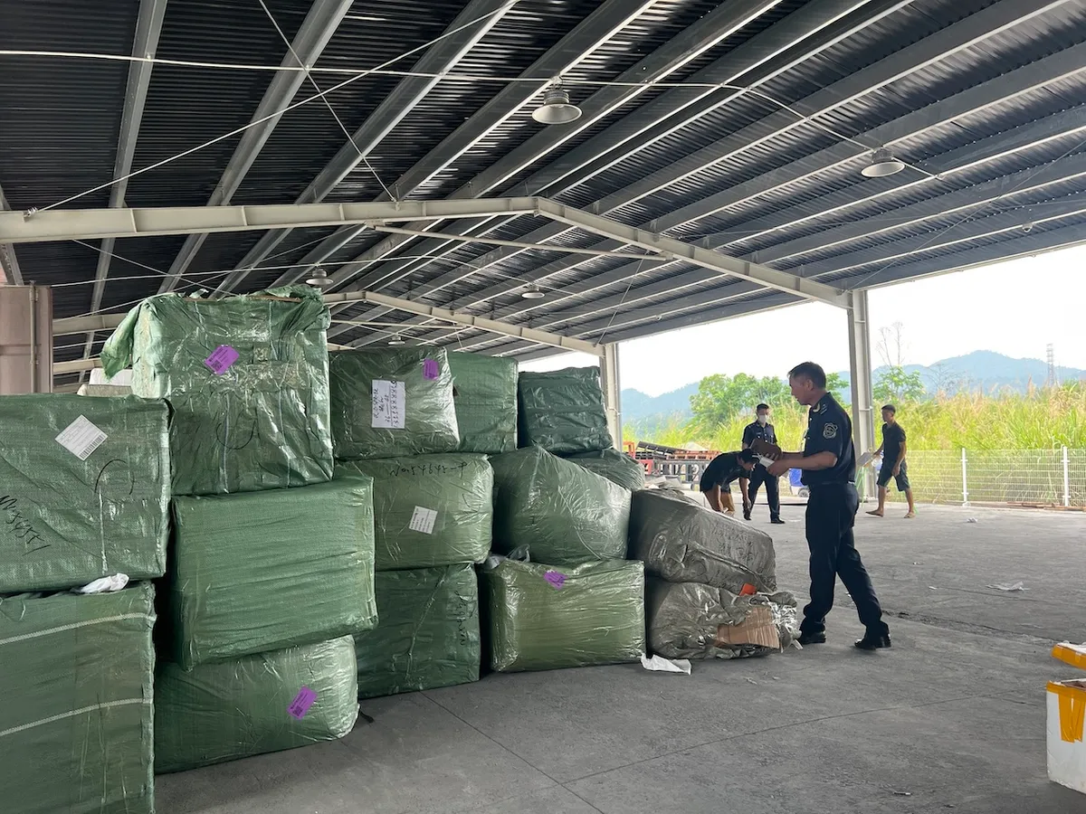 Quy định mới về hàng hóa Trung Quốc quá cảnh Việt Nam
- Ảnh 1. Quy định mới về hàng hóa Trung Quốc quá cảnh Việt Nam
- Ảnh 1.