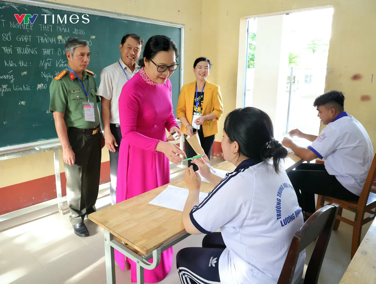 Hơn 33.600 thí sinh Cần Thơ hoàn thành ngày thi đầu tiên, đề thi tăng tính thực tiễn - Ảnh 2.