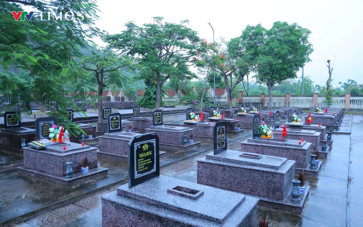 Trên địa bàn tỉnh Nghệ An hiện có 2.478 mộ liệt sĩ chưa xác định thông tin đang được an táng tại 32 nghĩa trang liệt sĩ. Ảnh: Ngọc Quân