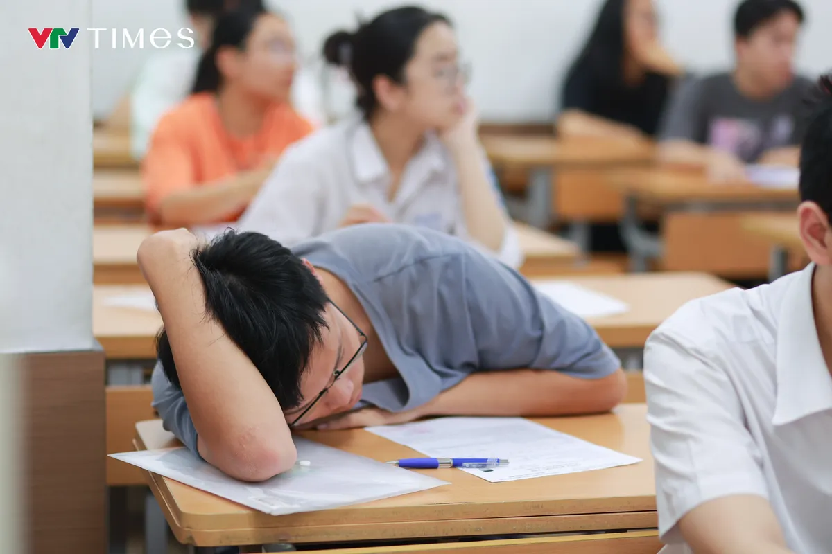 27 thí sinh bị đình chỉ trong ngày thi đầu tiên tốt nghiệp THPT 2026 - Ảnh 1.