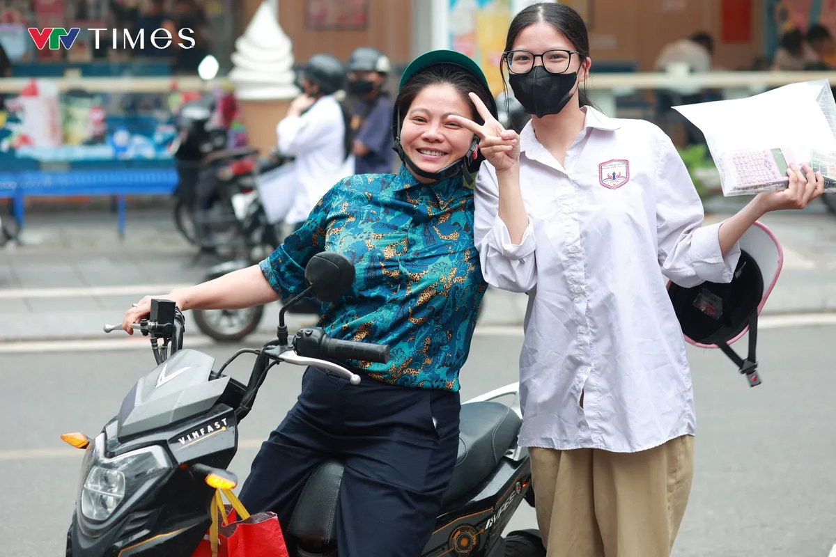 Hoàn thành 2 môn thi bắt buộc, thí sinh tự tin bước vào ngày thi cuối - Ảnh 3.