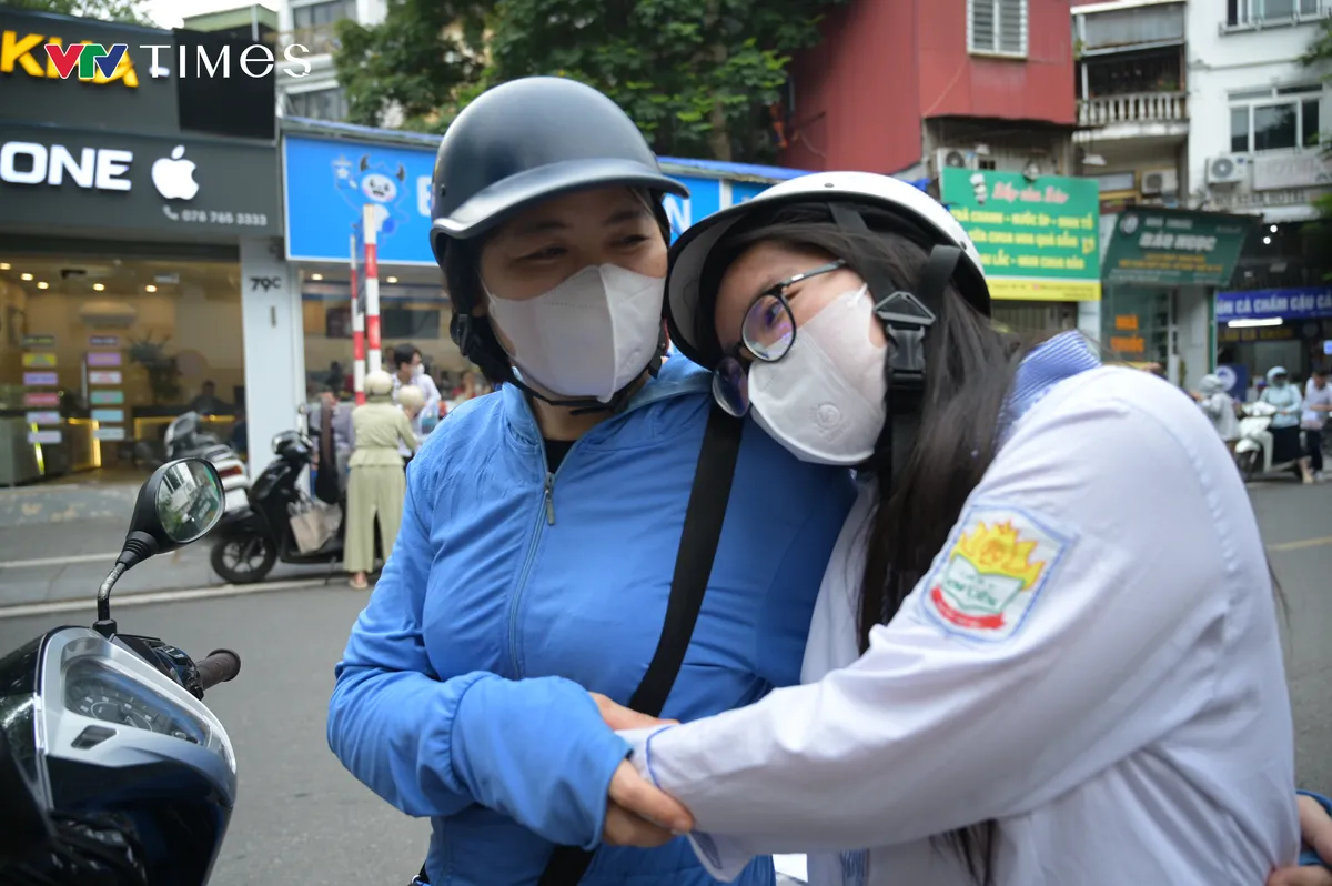 Hoàn thành 2 môn thi bắt buộc, thí sinh tự tin bước vào ngày thi cuối - Ảnh 14.