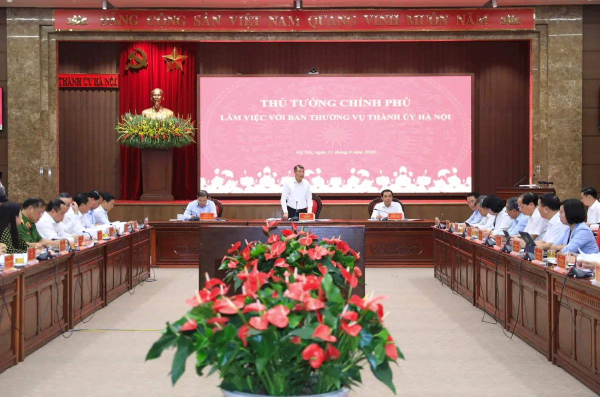 Thủ tướng: H&agrave; Nội phải tiếp tục ph&aacute;t huy vai tr&ograve; đầu t&agrave;u, tạo động lực tăng trưởng cho cả nước - Ảnh 2.