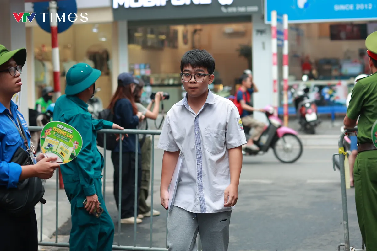 Hoàn thành 2 môn thi bắt buộc, thí sinh tự tin bước vào ngày thi cuối - Ảnh 10.