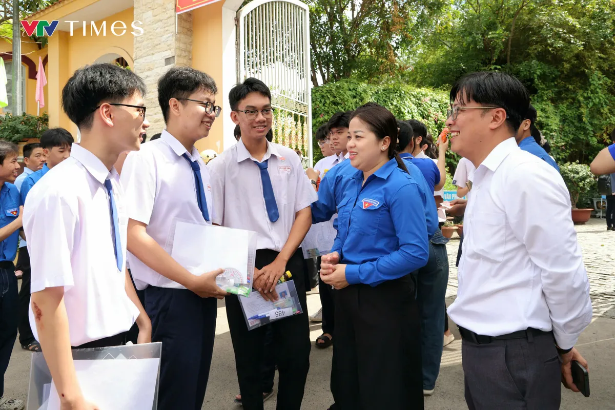 Hơn 33.600 thí sinh Cần Thơ hoàn thành ngày thi đầu tiên, đề thi tăng tính thực tiễn - Ảnh 5.