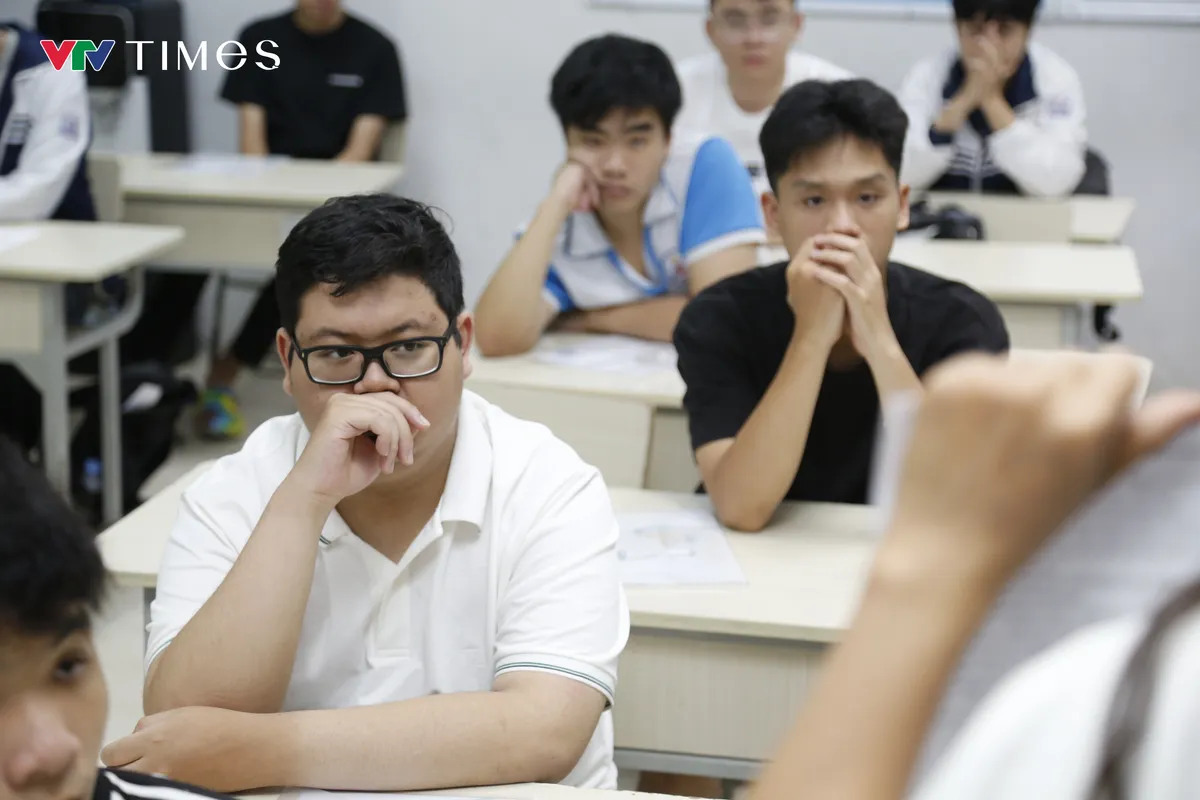 Sáng nay (12/6), thí sinh làm 2 bài thi cuối cùng kỳ thi tốt nghiệp THPT 2026- Ảnh 2. Sáng nay (12/6), thí sinh làm 2 bài thi cuối cùng kỳ thi tốt nghiệp THPT 2026- Ảnh 2.