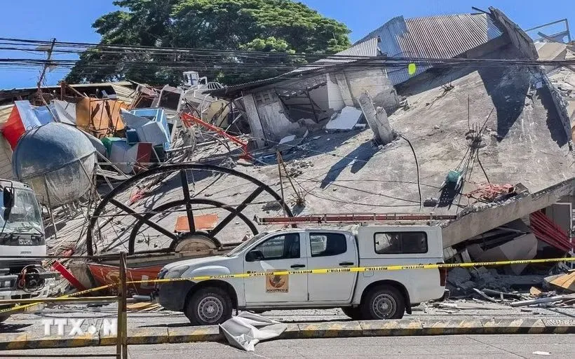 Tòa nhà bị phá hủy sau trận động đất tại General Santos, Philippines, ngày 8/6/2026. Ảnh: THX/TTXVN