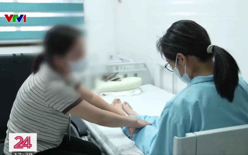 Bé gái 14 tuổi uống 24 viên thuốc sau áp lực thi cử: Báo động rối loạn tâm thần ở trẻ vị thành niên - Ảnh 4.