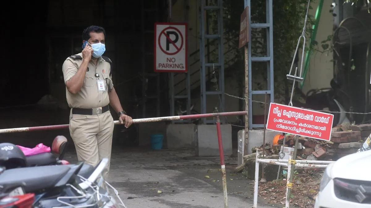 Ấn Độ cảnh gi&aacute;c trước nguy cơ b&ugrave;ng ph&aacute;t virus Nipah sau ca nhiễm mới- Ảnh 1.