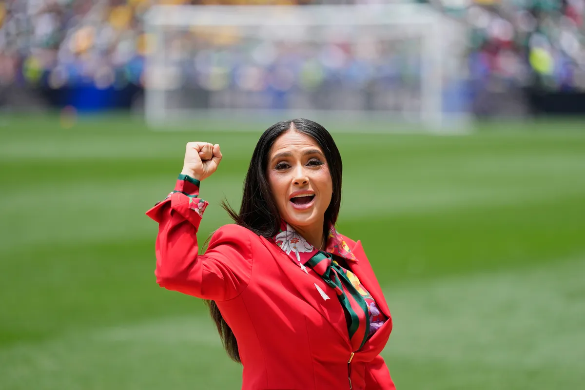 Shakira, Andrea Bocelli và Salma Hayek khuấy động lễ khai mạc FIFA World Cup 2026™ - Ảnh 4.