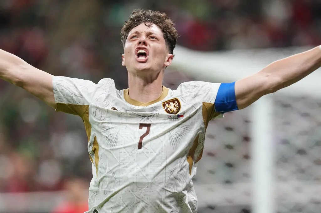 Hwang In-beom giúp Hàn Quốc lội ngược dòng thắng Cộng hòa Czech 2-1 tại World Cup - Ảnh 1.