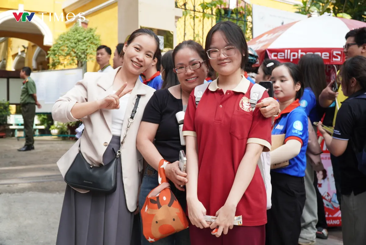 Sĩ tử TP Hồ Ch&iacute; Minh kh&eacute;p lại Kỳ thi Tốt nghiệp THPT 2026, sẵn s&agrave;ng cho những ng&atilde; rẽ mới - Ảnh 1.