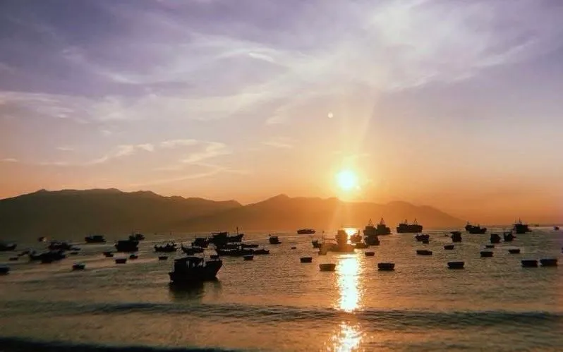 Ngày mới ở làng chài Vĩnh Lương.