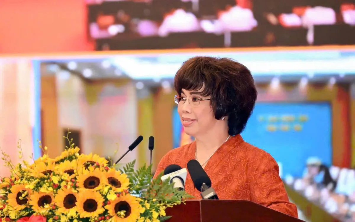 Anh hùng Lao động Thái Hương phát biểu tại sự kiện phát động Phong trào thi đua "Quyết tâm thực hiện thắng lợi mục tiêu tăng trưởng bền vững 2 con số giai đoạn 2026-2030" 