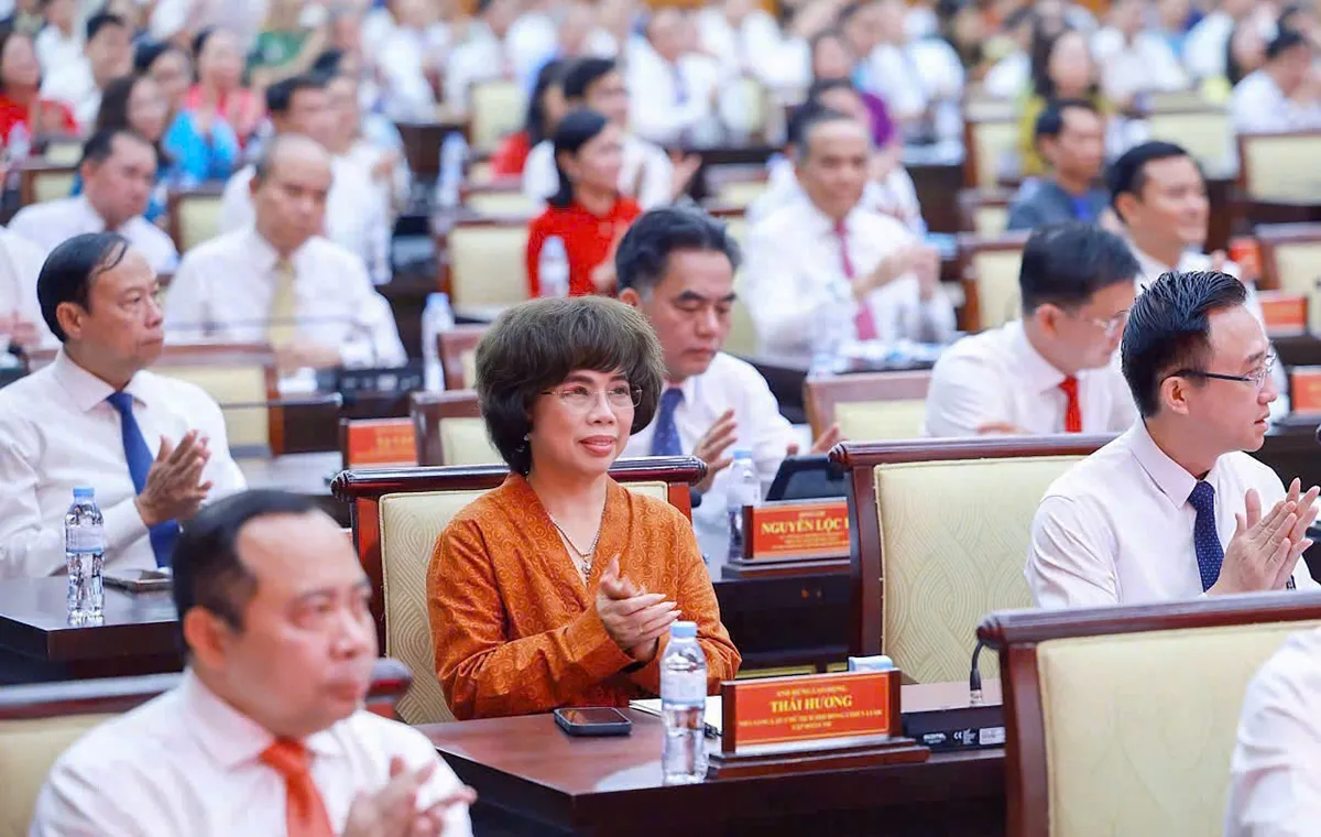 Chủ tịch Tập đoàn TH: "Muốn vươn mình, dân tộc trước hết phải khỏe mạnh"- Ảnh 2. Chủ tịch Tập đoàn TH: "Muốn vươn mình, dân tộc trước hết phải khỏe mạnh"- Ảnh 2.