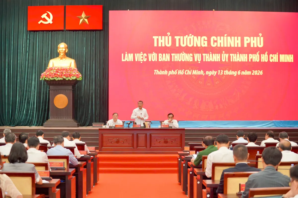Thủ tướng L&ecirc; Minh Hưng l&agrave;m việc với TPHCM, th&uacute;c đẩy mục ti&ecirc;u tăng trưởng hai con số- Ảnh 1.