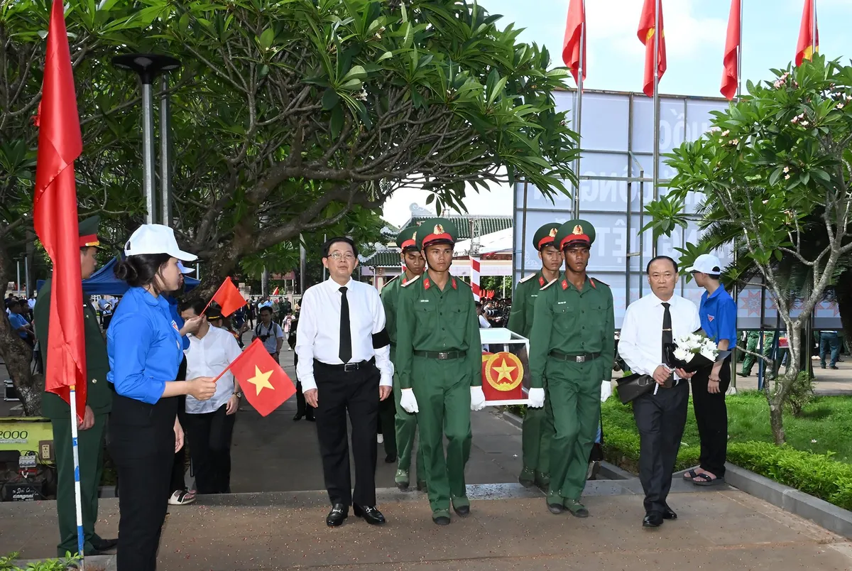 Gia Lai truy điệu, an t&aacute;ng 18 h&agrave;i cốt liệt sĩ hy sinh tại Campuchia về với đất mẹ  - Ảnh 1.