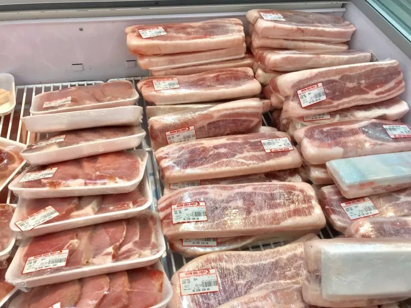 Nhập khẩu thịt tăng mạnh, thịt đông lạnh ngày càng được người tiêu dùng Việt đón nhận- Ảnh 1. Nhập khẩu thịt tăng mạnh, thịt đông lạnh ngày càng được người tiêu dùng Việt đón nhận- Ảnh 1.