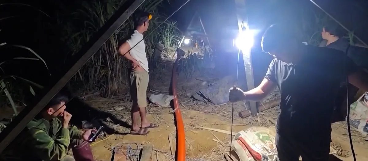 Điều tra vụ khai th&aacute;c v&agrave;ng tr&aacute;i ph&eacute;p tại x&atilde; S&ocirc;ng Hinh sau phản &aacute;nh của VTV8- Ảnh 1.