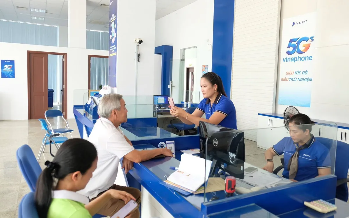 VinaPhone khuyến nghị khách hàng nhanh chóng cập nhật thông tin để tránh gián đoạn liên lạc và giao dịch. Ảnh: VGP