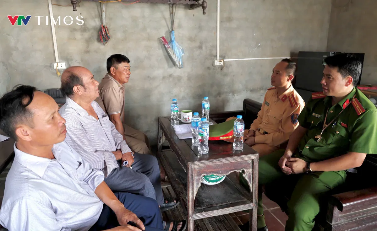 H&agrave; Nội: Ki&ecirc;n quyết x&oacute;a bỏ bến b&atilde;i tr&aacute;i ph&eacute;p, bảo đảm an to&agrave;n giao th&ocirc;ng đường thủy m&ugrave;a mưa lũ - Ảnh 2.