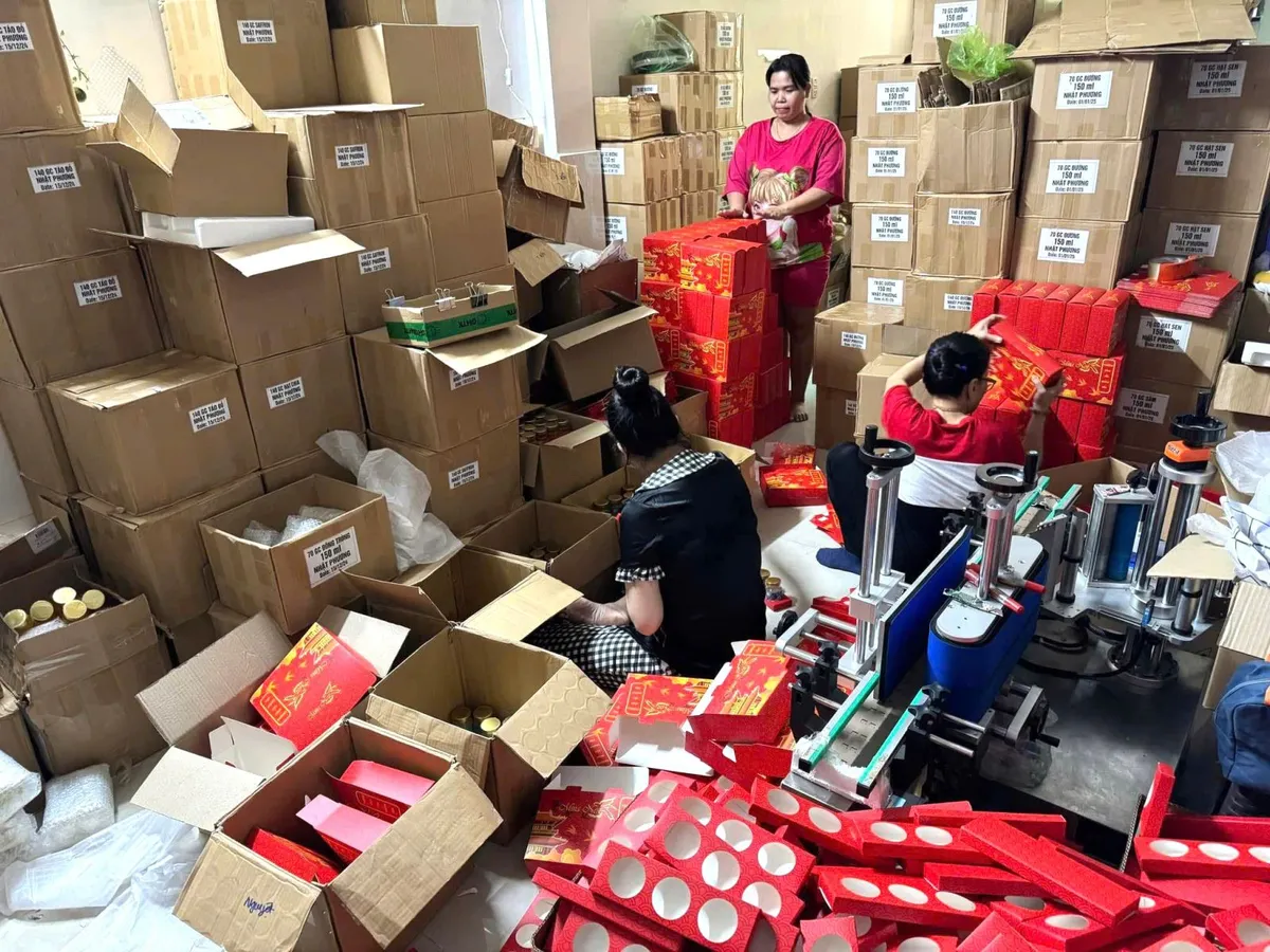Hơn 70.000 hũ yến chưng sẵn được l&agrave;m giả như thế n&agrave;o?- Ảnh 6.