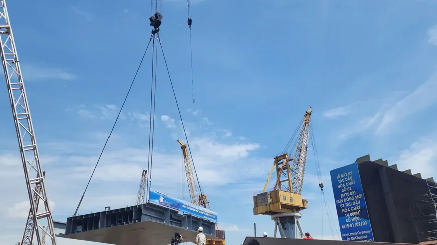 Đặt ky đóng mới tàu dầu hóa chất 14.000m³- Ảnh 2. Đặt ky đóng mới tàu dầu hóa chất 14.000m³- Ảnh 2.