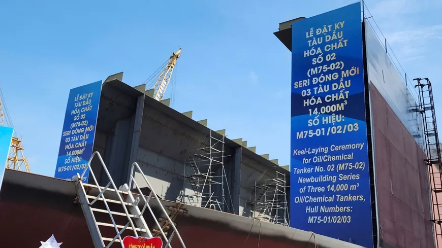 Đặt ky đóng mới tàu dầu hóa chất 14.000m³- Ảnh 1. Đặt ky đóng mới tàu dầu hóa chất 14.000m³- Ảnh 1.