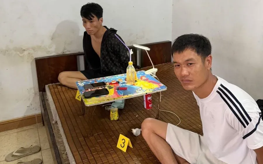 Khởi tố 2 đối tượng trong vụ tổ chức sử dụng ma t&uacute;y tại nh&agrave; ri&ecirc;ng ở Hưng Y&ecirc;n- Ảnh 1.