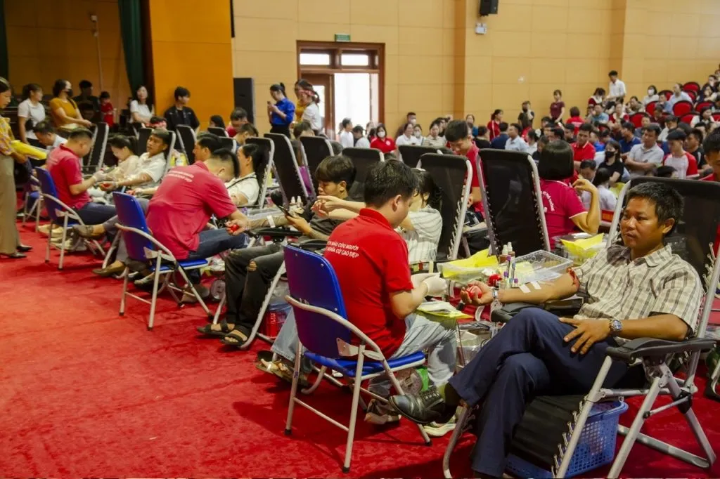 Ninh Bình: Hành trình đỏ lan tỏa nghĩa cử nhân ái - Ảnh 1.