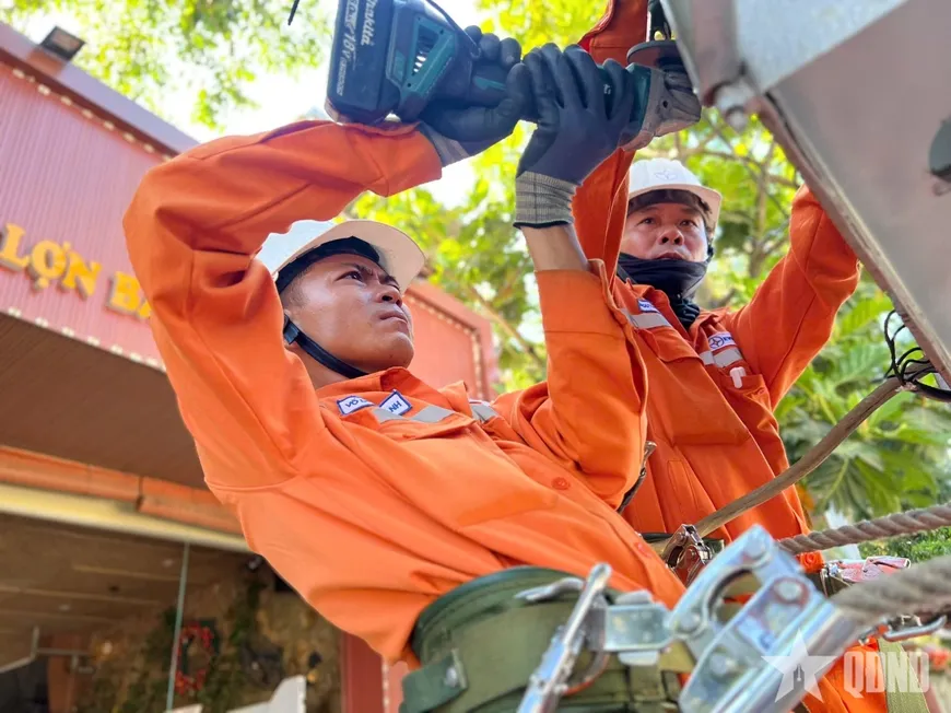 Tổng c&ocirc;ng ty Điện lực miền Trung: Cung cấp điện an to&agrave;n, li&ecirc;n tục phục vụ ph&aacute;t triển kinh tế - x&atilde; hội- Ảnh 1.