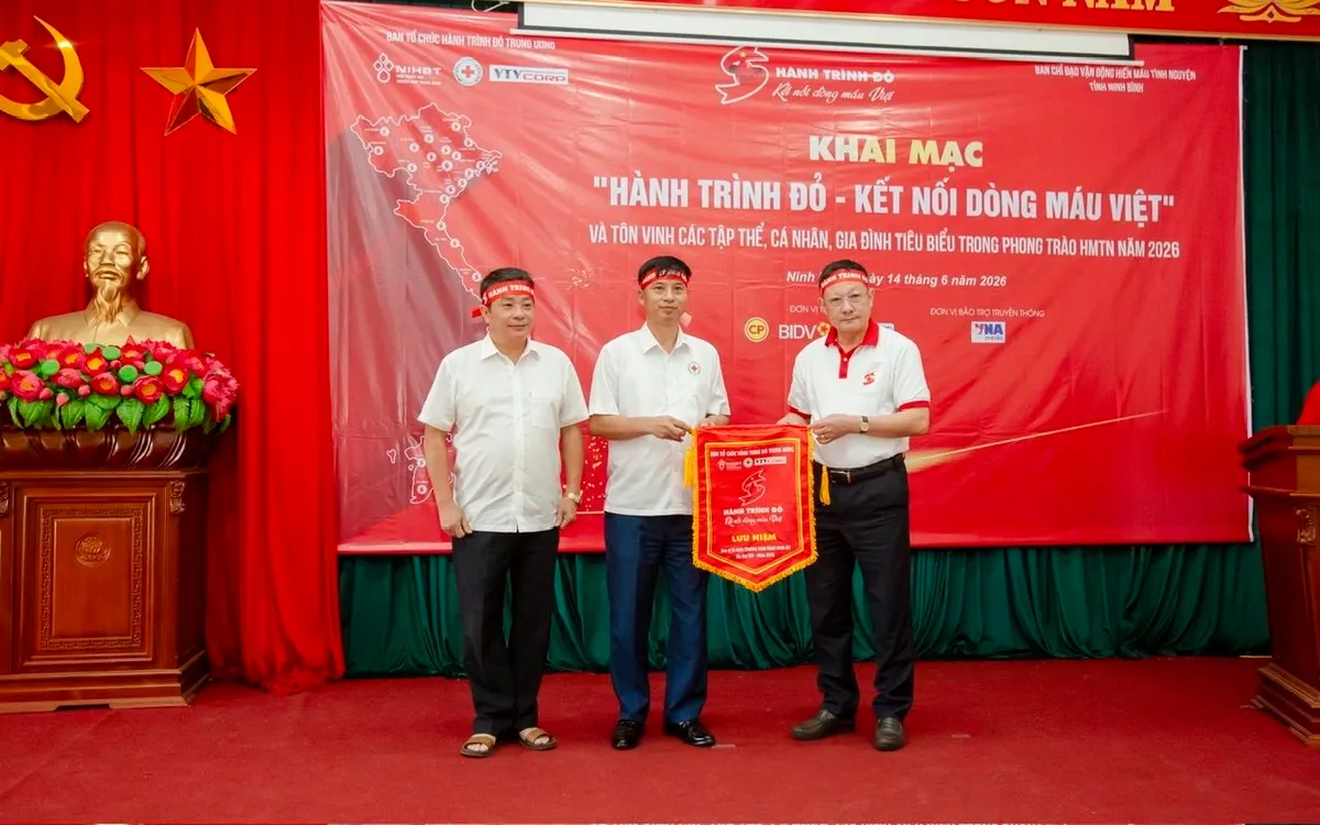 “Hành trình Đỏ” và những trái tim cho đi không cần nhận lại. Ảnh:  AT