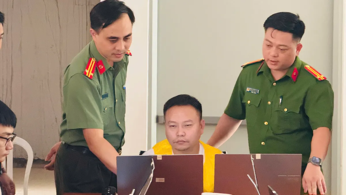 Lào Cai bắt giữ 19 người Trung Quốc lập ổ nhóm lừa đảo công nghệ cao- Ảnh 2. Lào Cai bắt giữ 19 người Trung Quốc lập ổ nhóm lừa đảo công nghệ cao- Ảnh 2.