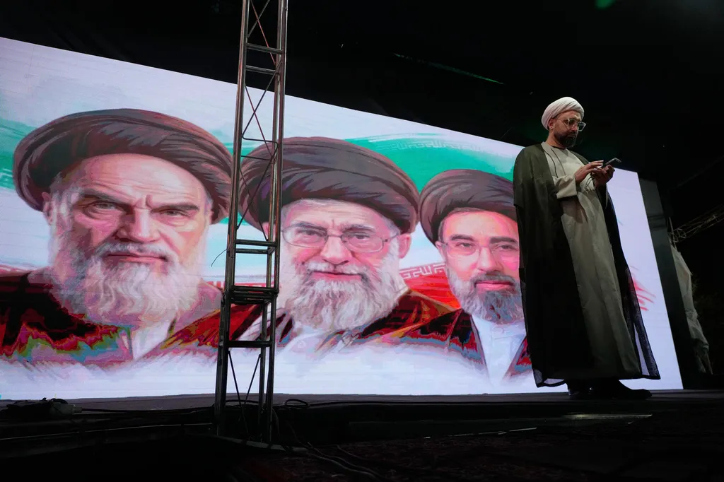 Iran công bố thời gian tổ chức lễ tang cố Lãnh tụ Tối cao Ali Khamenei - Ảnh 1. Iran công bố thời gian tổ chức lễ tang cố Lãnh tụ Tối cao Ali Khamenei - Ảnh 1.