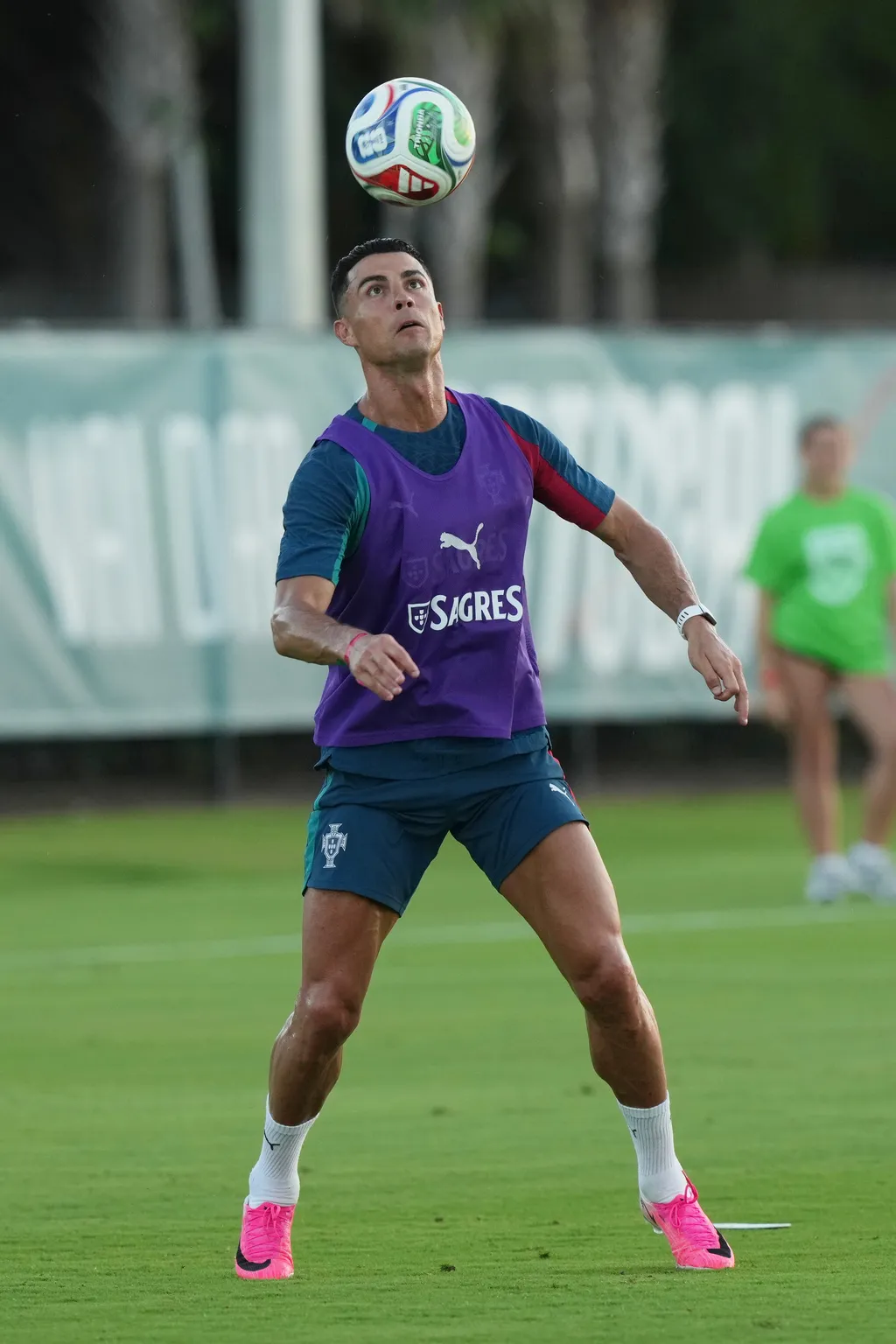 Cristiano Ronaldo khởi động trước thềm FIFA World Cup 2026™ - Ảnh 2.