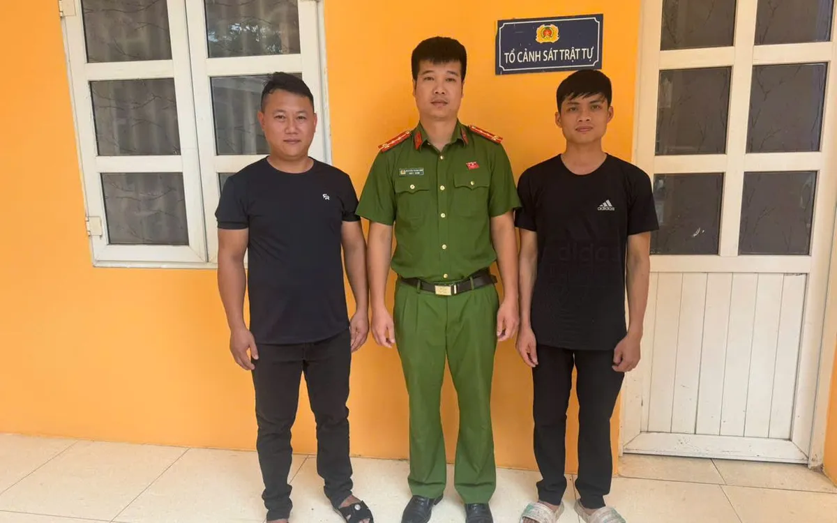 Ngay trong ngày 13/06, Công an xã Yên Bài đã hỗ trợ tìm lại số tiền lớn bị chuyền nhầm cho người khác. Ảnh: Công an TP Hà Nội
