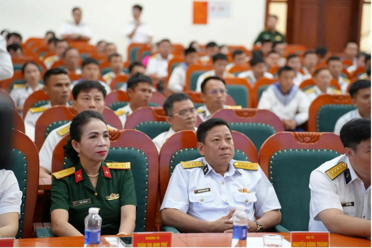 Khai mạc triển lãm "Hoàng Sa, Trường Sa - Biển, đảo thiêng liêng" tại Đà Nẵng - Ảnh 2.