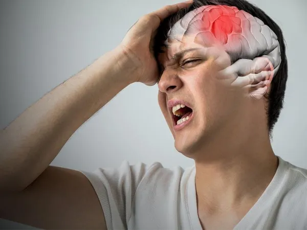 Nắng n&oacute;ng k&eacute;o d&agrave;i, chuy&ecirc;n gia cảnh b&aacute;o những dấu hiệu đột quỵ cần nhận biết sớm để cứu sống người bệnh- Ảnh 1.