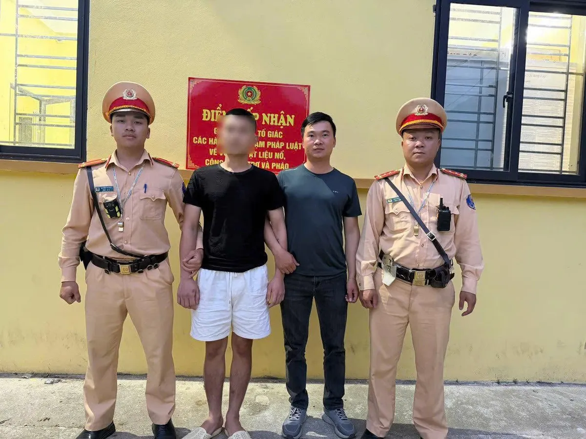 Tuy&ecirc;n Quang: CSGT li&ecirc;n tiếp ph&aacute;t hiện 2 trường hợp l&aacute;i xe dương t&iacute;nh với ma t&uacute;y - Ảnh 1.